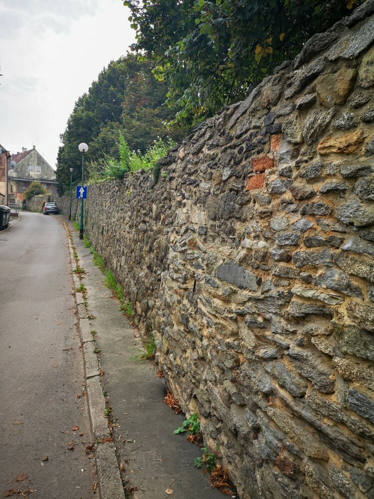 Mury obronne w Niemczy